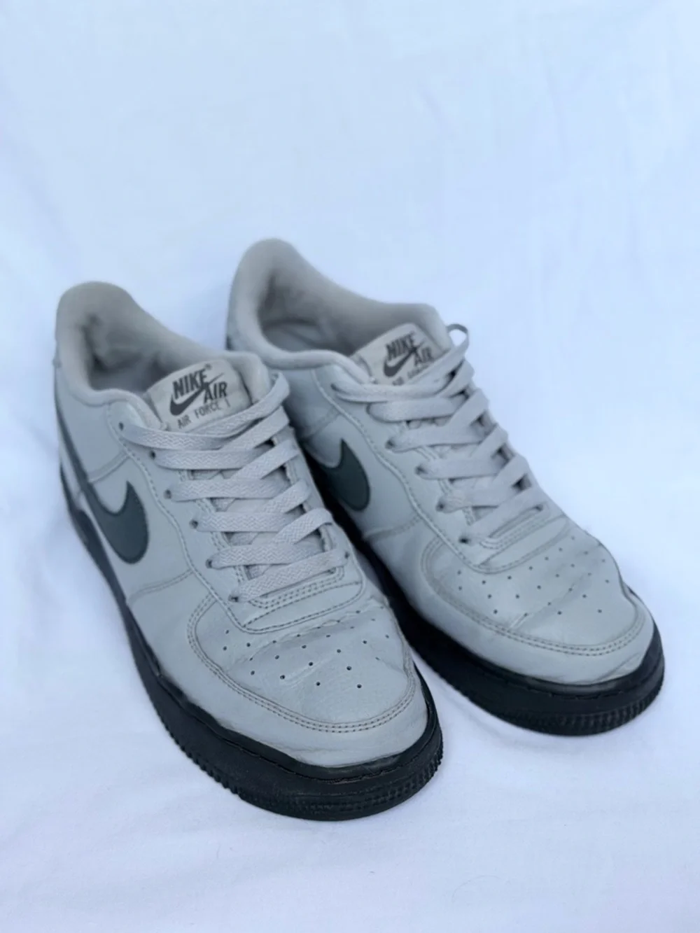 Nike Kids Air Force 1 Sneakers in Light Gray and Black